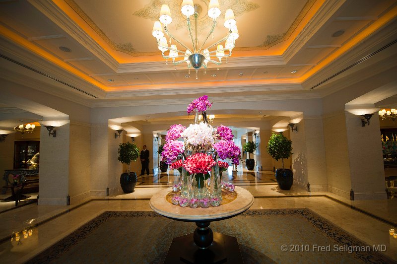 20100331_083445 D3.jpg - Flowers, lobby of Four Seasons Bosphorus